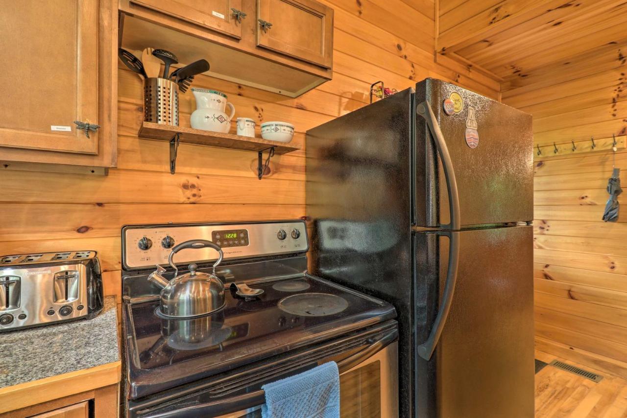 Cozy Boone Cabin With Deck Close To Downtown! Exterior photo