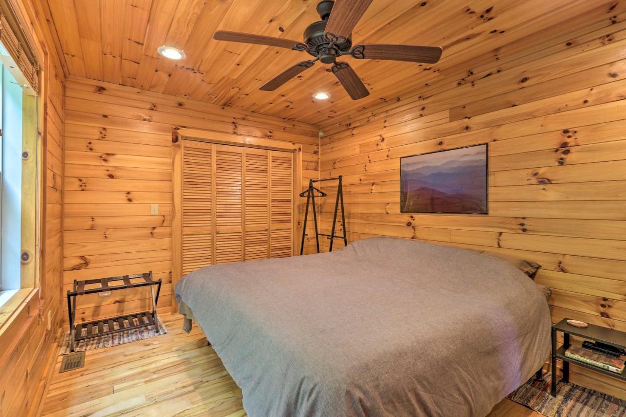 Cozy Boone Cabin With Deck Close To Downtown! Exterior photo