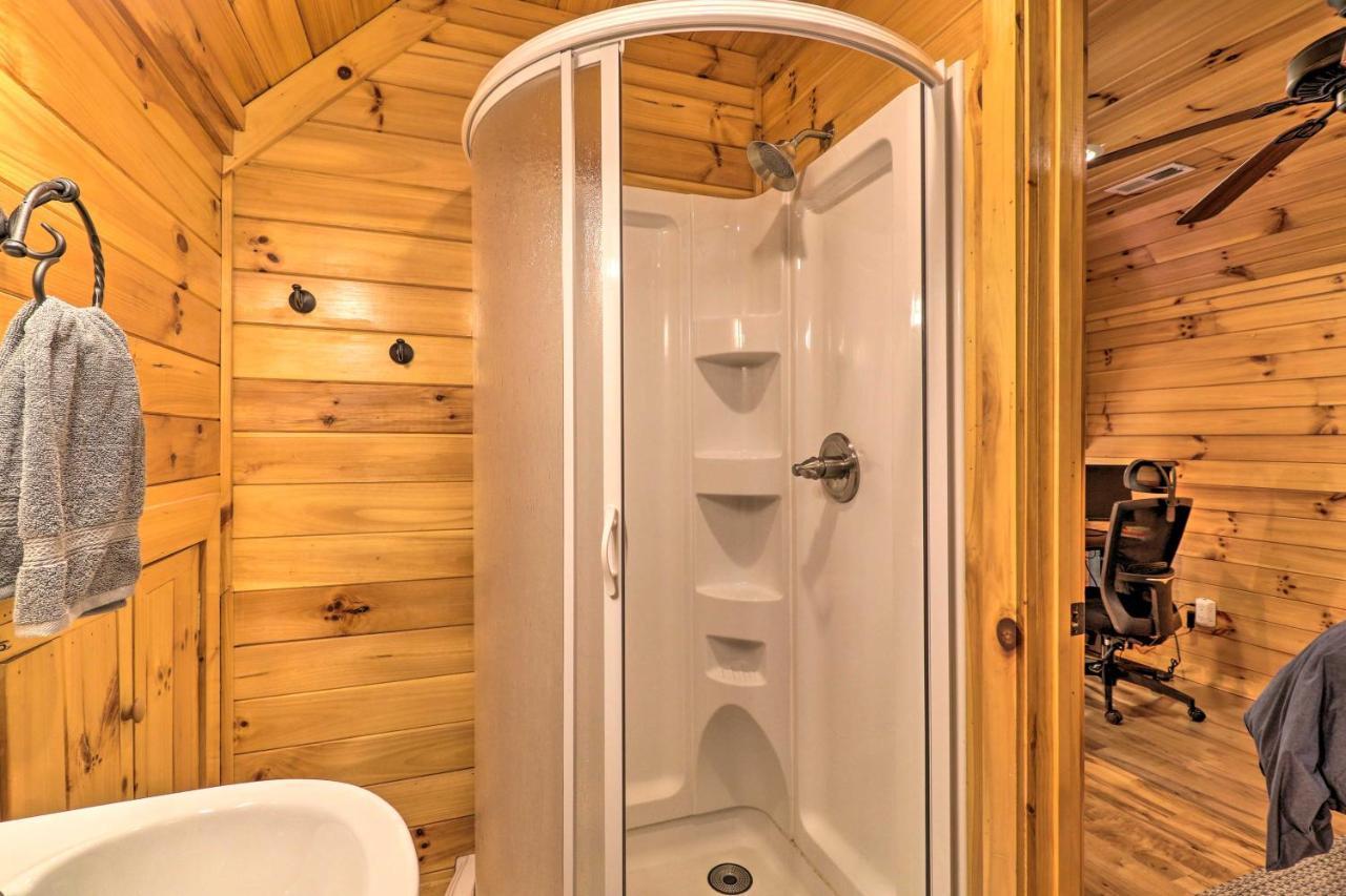 Cozy Boone Cabin With Deck Close To Downtown! Exterior photo
