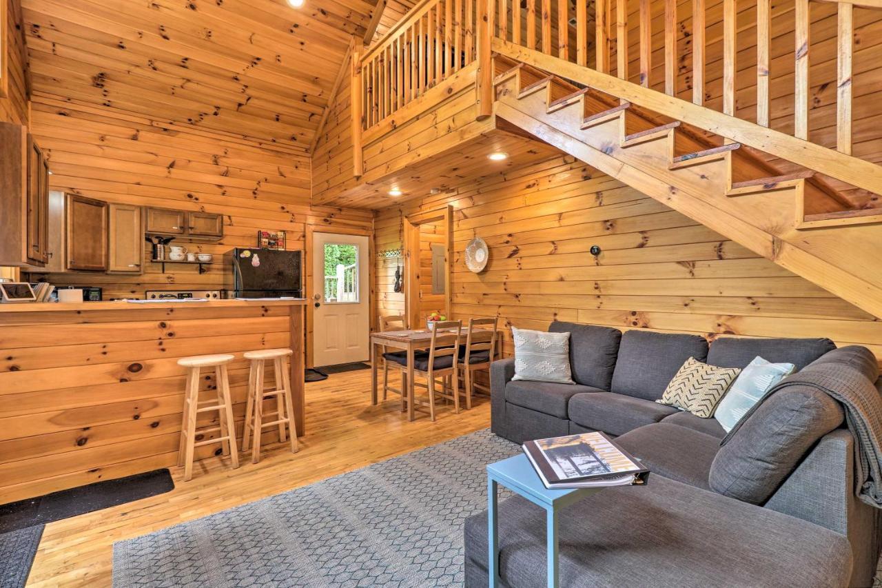 Cozy Boone Cabin With Deck Close To Downtown! Exterior photo