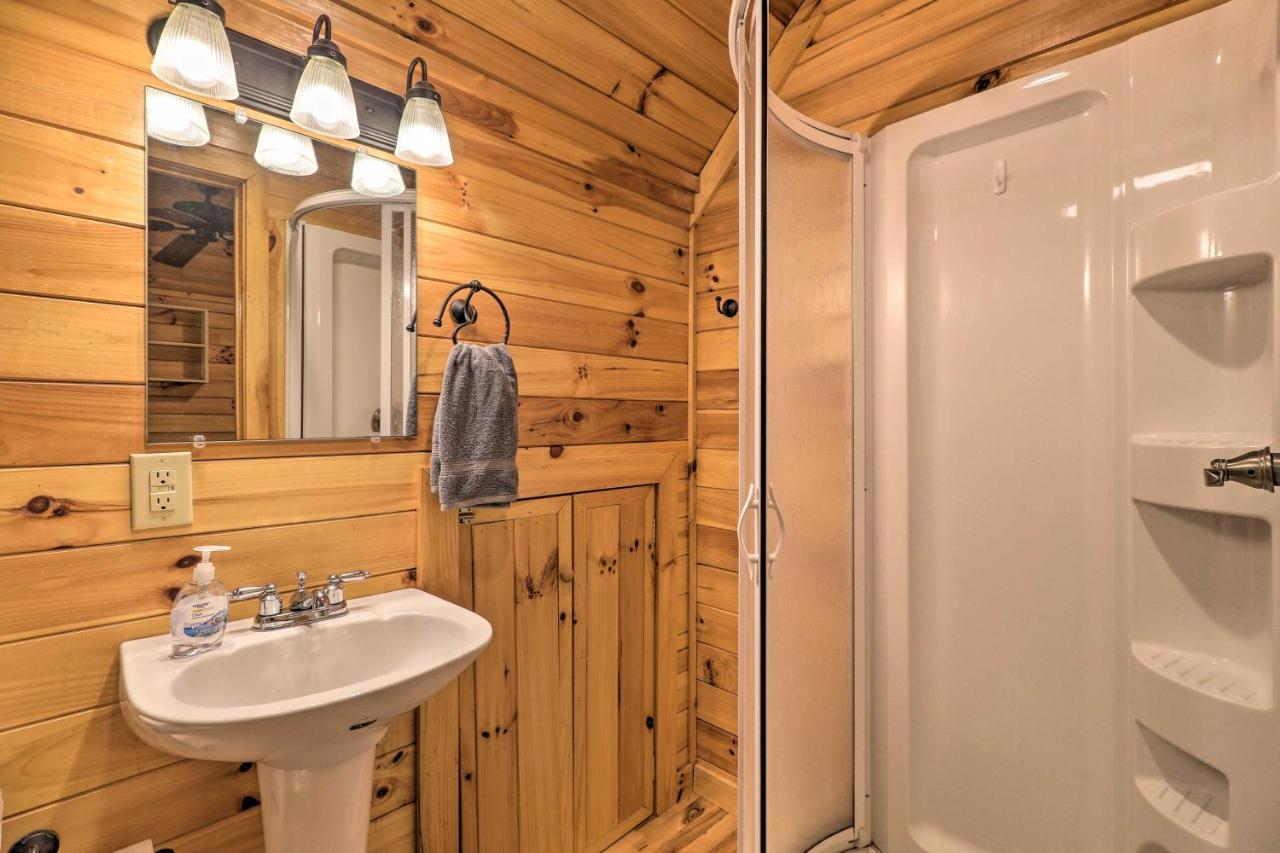 Cozy Boone Cabin With Deck Close To Downtown! Exterior photo